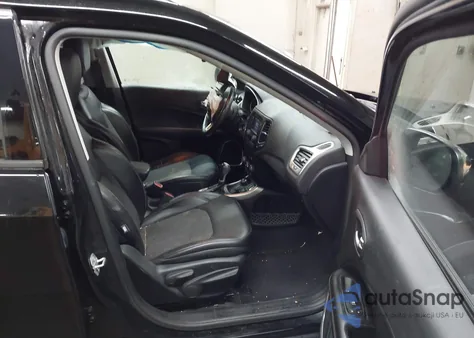 2018 Jeep Compass Latitude 4X4 из США, поврежденный, VIN 3C4NJDBB0JT178696